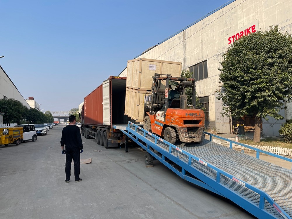 山東思拓瑞克公司40臺9米移動(dòng)照明燈車出口美國達(dá)拉斯市