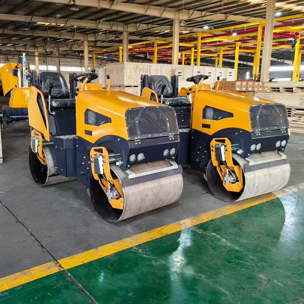 山東思拓瑞克公司6臺單雙鋼輪座駕壓路機(jī)及其他系列路面修復(fù)設(shè)備出口泰國曼谷