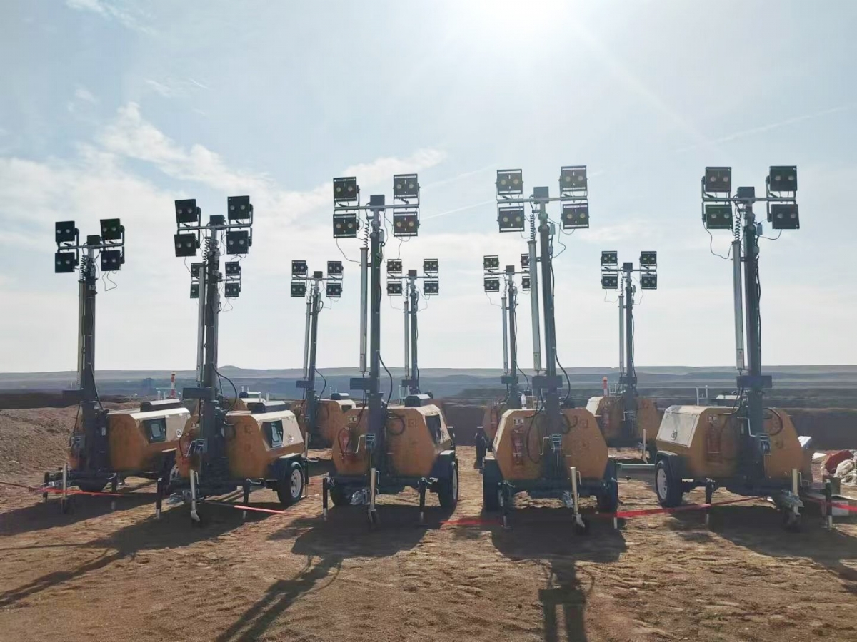 持續(xù)交貨中！山東思拓瑞克20臺9米移動照明燈車陸續(xù)發(fā)貨發(fā)往蒙古國